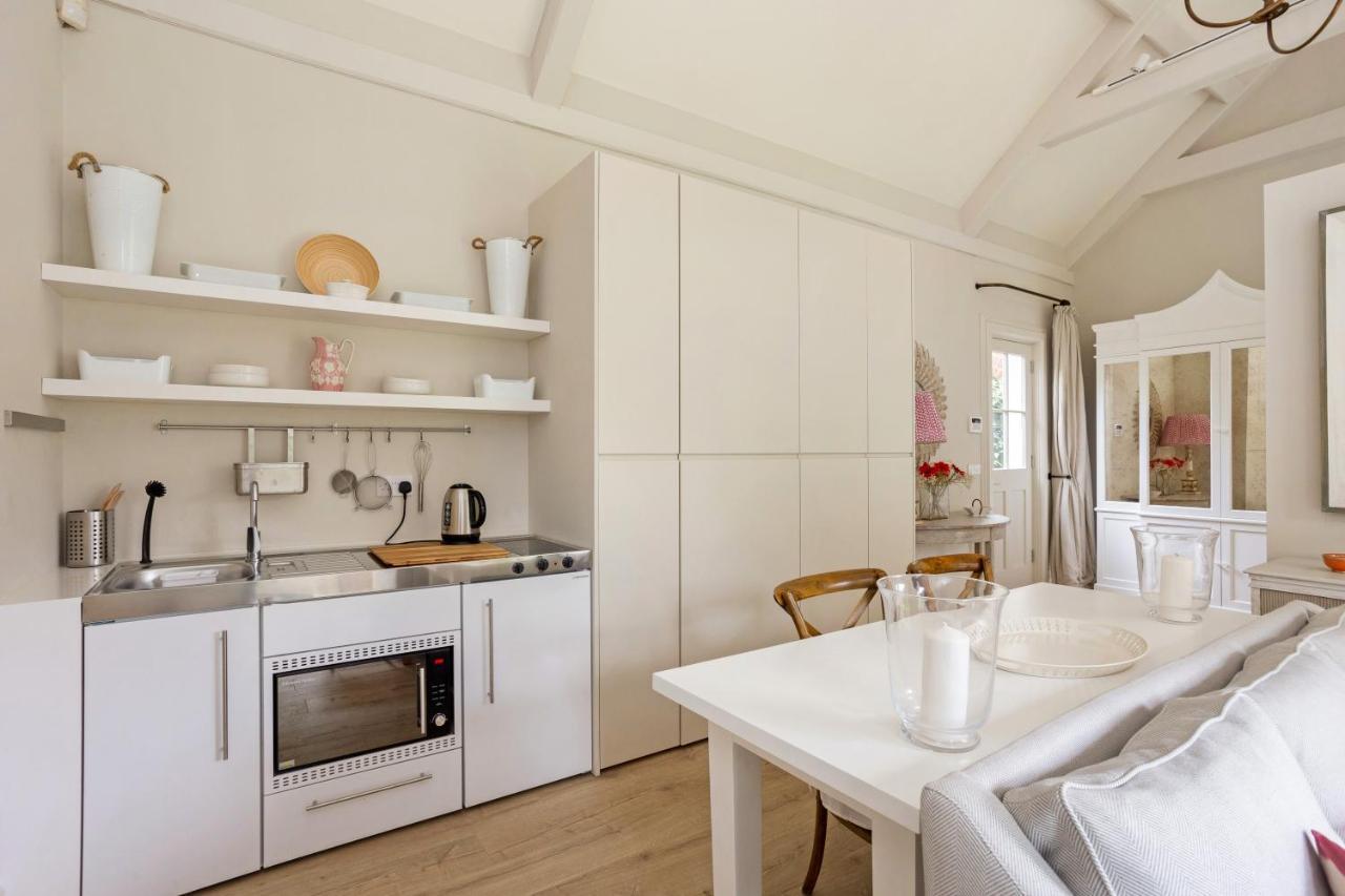 The Annexe - Beautiful Apartment With Garden Close To Heathrow And Windsor Стейнс Экстерьер фото