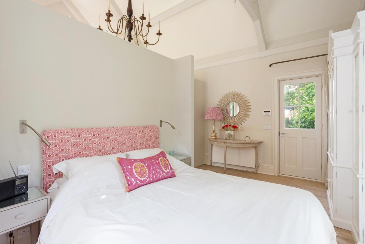 The Annexe - Beautiful Apartment With Garden Close To Heathrow And Windsor Стейнс Экстерьер фото